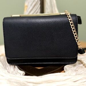 🌸Madison West pre-owned like new crossbody bag. EB02